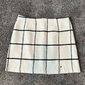 Super cute mini skirt!